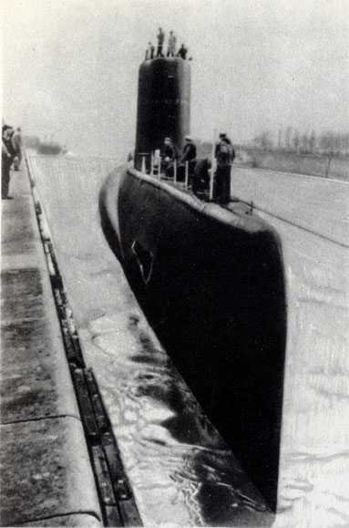 Гонка вооружений в США нарастает. На снимках: атомная подводная лодка 'Тритон'...